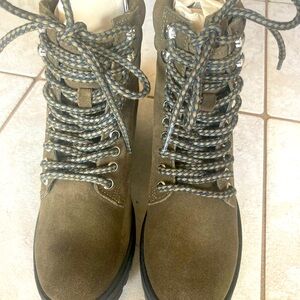 Steve Madden Olive suede Boot